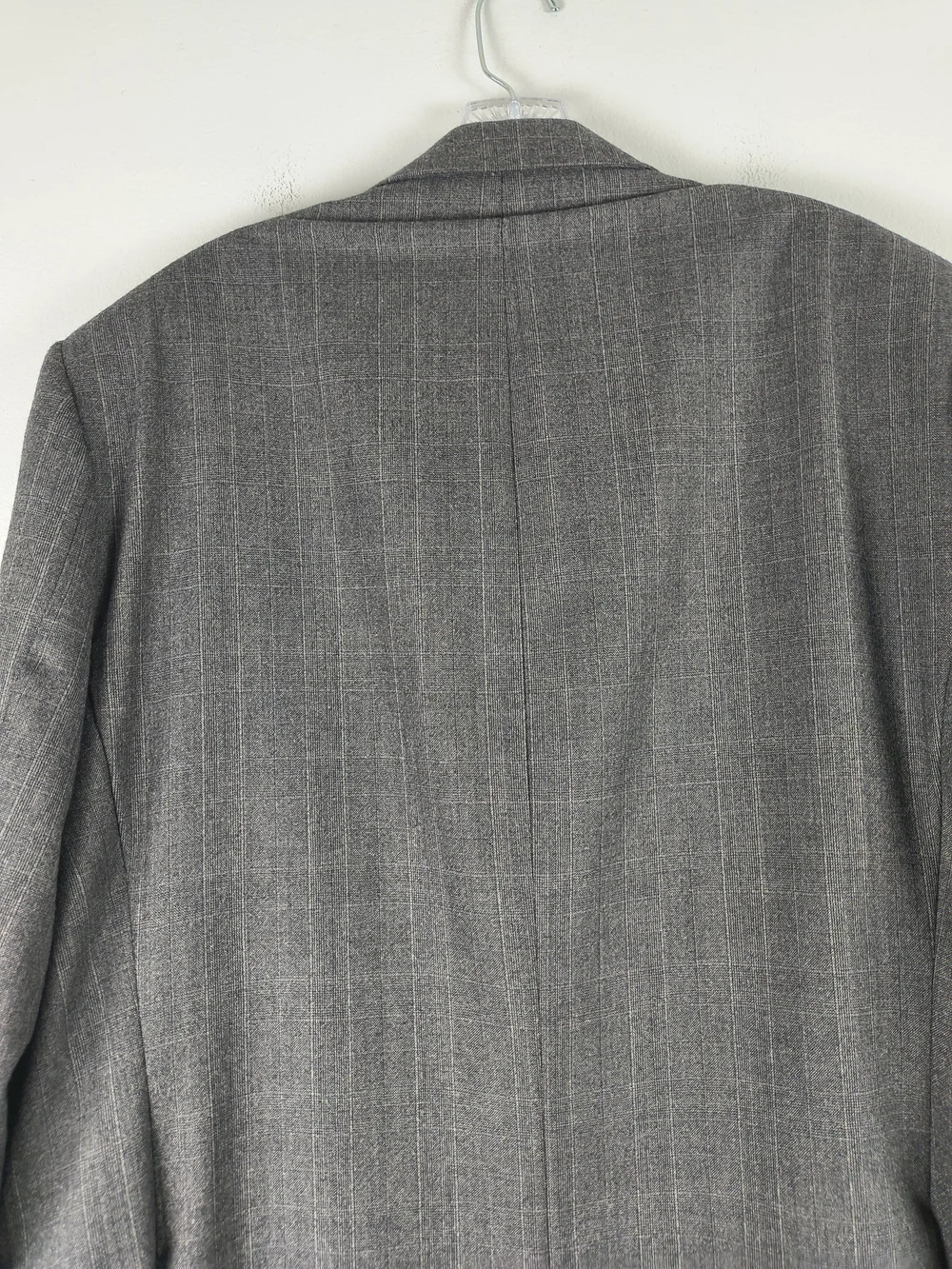 Daniel Hechter Suit Mens 46R Gray 2 Piece Plaid 100% Wool Notched Lapel 2 Button
